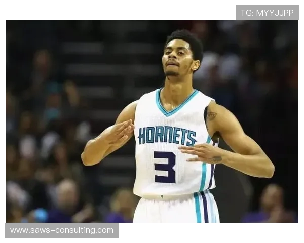 丹佛掘金与夏洛特黄蜂激战正酣谁能在NBA赛场上笑到最后